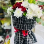 Chic Monochrome – Red Roses & White Daisies in Premium Tweed Wrap